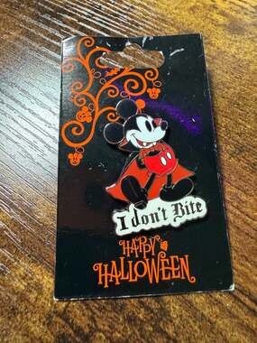 Disney Parks 2009 Mickey Mouse Vampire I Don't Bite Halloween Pin